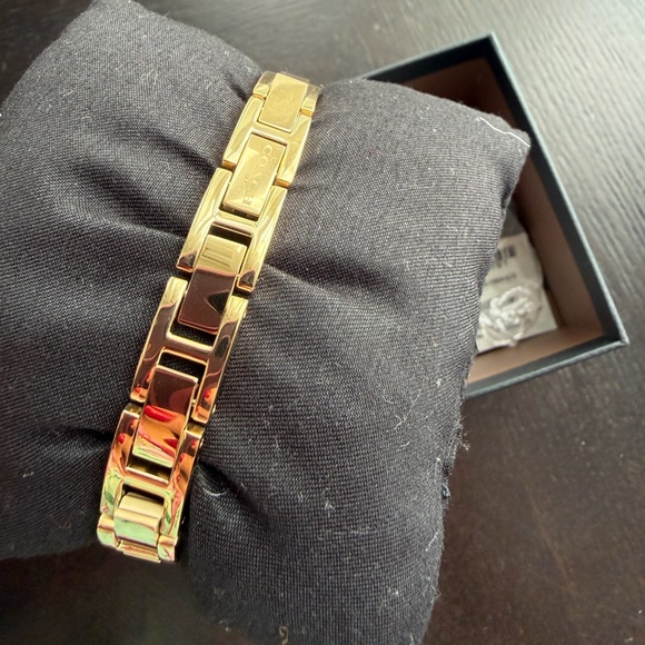 New gold coach watch - Picture 3 of 4